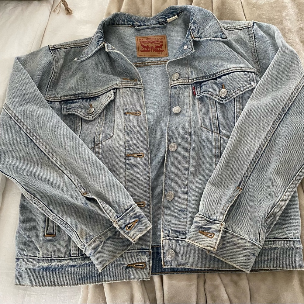 Levis light wash denim jacket